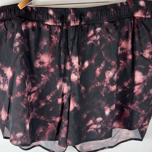 NWT: old navy Dolphin-Hem Run Shorts for Women (4X) - Picture 4 of 14